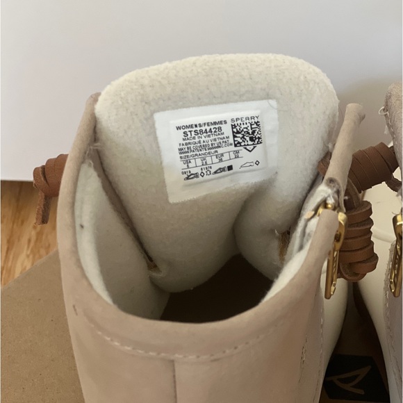 New In Box Sperry Saltwater Ivory Duck Boots, Size 5 - Picture 3 of 7